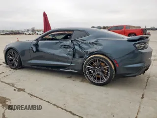 2023 Chevrolet Camaro ZL1 z VIN 1G1FK1R66P0100964, wystawiony jako Copart lot #45670485 z przebiegiem 28 165 mil mil oraz Szkody całkowita. Historia ofert i sprzedaży dostępna na DreamBid. Obrazek 2.