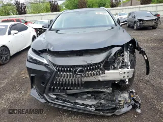 2025 Lexus NX 350 Premium z VIN 2T2GGCEZ0SC080990, wystawiony jako Copart lot #57211805 z przebiegiem 2962 mil mil oraz Szkody całkowita. Historia ofert i sprzedaży dostępna na DreamBid. Obrazek 5.