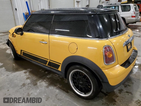 2009 MINI Hardtop z VIN WMWMF33549TU70310, wystawiony jako Copart lot #57797815 z przebiegiem 136 843 mil mil oraz Szkody całkowita. Historia ofert i sprzedaży dostępna na DreamBid. Obrazek 2.