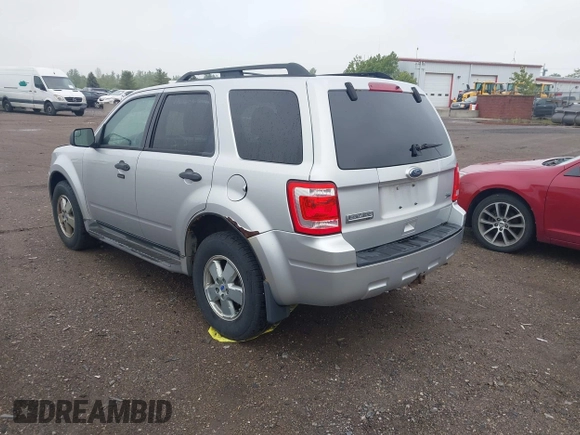 2010 Ford Escape XLT z VIN 1FMCU9DG5AKB16731, wystawiony jako IAAI lot #42322986 z przebiegiem 121 940 mil mil oraz . Historia ofert i sprzedaży dostępna na DreamBid. Obrazek 3.