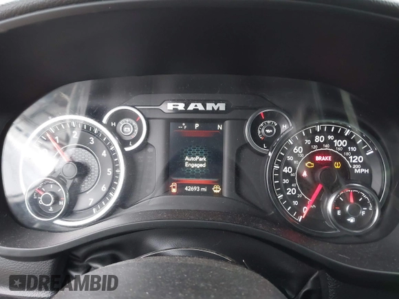 2022 Ram 1500 Big Horn z VIN 1C6SRFMT9NN241711, wystawiony jako IAAI lot #41696580 z przebiegiem 42 693 mil mil oraz . Historia ofert i sprzedaży dostępna na DreamBid. Obrazek 7.