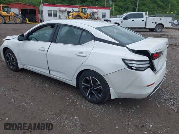2024 Nissan Sentra SV z VIN 3N1AB8CV1RY221651, wystawiony jako IAAI lot #42215900 z przebiegiem 11 241 mil mil oraz . Historia ofert i sprzedaży dostępna na DreamBid. Obrazek 3.
