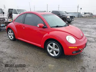 2006 Volkswagen New Beetle Coupe with VIN 3VWSR31CX6M406198, listed as a IAAI auction lot 41354662 with 175,158 mi miles. Bid and sale history available at carsss.com. Image 1.