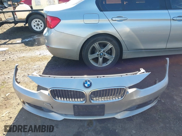 2013 BMW 3 Series 328i xDrive with VIN WBA3B5G51DNS05659, listed as a IAAI auction lot 41377886 with 159,972 mi miles. Bid and sale history available at carsss.com. Image 12.