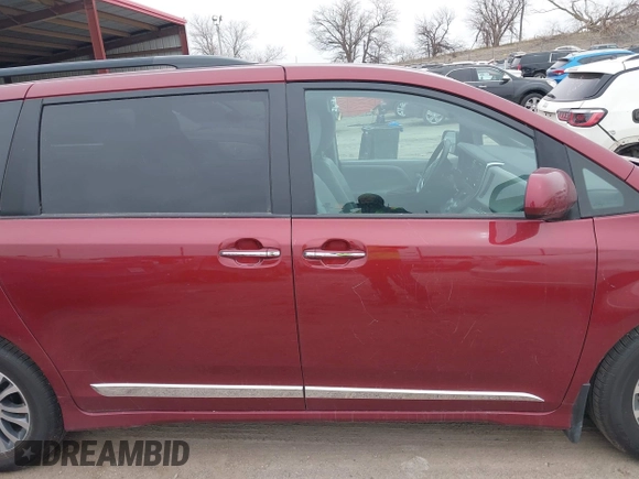 2018 Toyota Sienna XLE Auto Access Seat with VIN 5TDYZ3DC0JS946323, listed as a IAAI auction lot 41835724 with 78,959 mi miles. Bid and sale history available at carsss.com. Image 14.