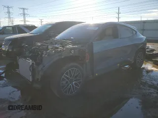 2024 Ford Mustang Mach-E Premium z VIN 3FMTK3SU1RMA48105, wystawiony jako Copart lot #46612385 z przebiegiem 662 mil mil oraz Szkoda całkowita • Salvage title. Historia ofert i sprzedaży dostępna na DreamBid. Obrazek 1.