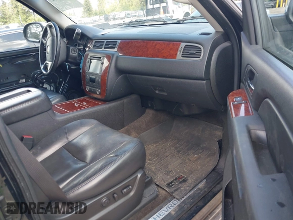 2011 Chevrolet Suburban LTZ with VIN 1GNSKKE3XBR171202, listed as a IAAI auction lot 42130901 with 177,035 mi miles. Bid and sale history available at carsss.com. Image 5.