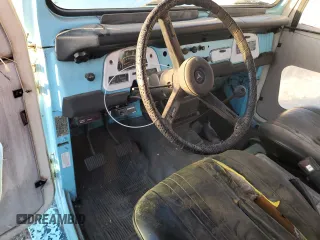 1977 Toyota Land Cruiser z VIN FJ40252050, wystawiony jako Copart lot #45896285 z przebiegiem 9 921 mil mil oraz Czysty tytuł • Clean title. Historia ofert i sprzedaży dostępna na DreamBid. Obrazek 8.