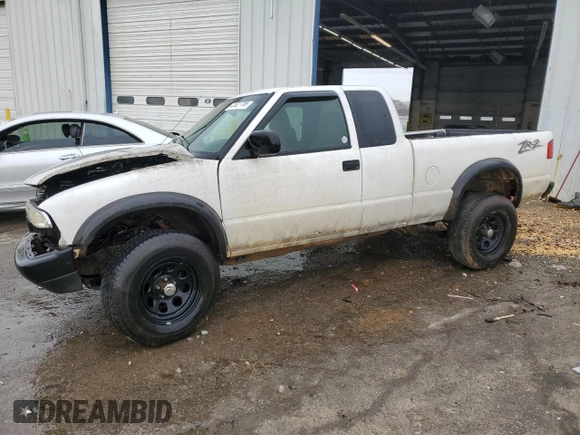 2002 Chevrolet S-10 LS with VIN 1GCCT19W028149143, listed as a Copart auction lot 41827785 with 205,053 mi miles and Salvage Title. Bid and sale history available at carsss.com. Image 1.
