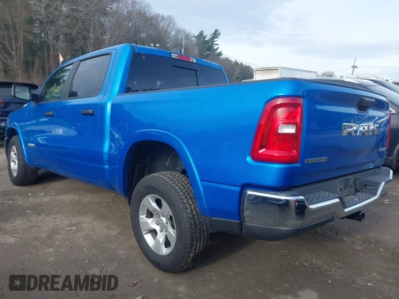 2025 Ram 1500 Big Horn z VIN 1C6RRFFG5SN516145, wystawiony jako IAAI lot #41040685 z przebiegiem 5 125 mil mil oraz . Historia ofert i sprzedaży dostępna na DreamBid. Obrazek 3.