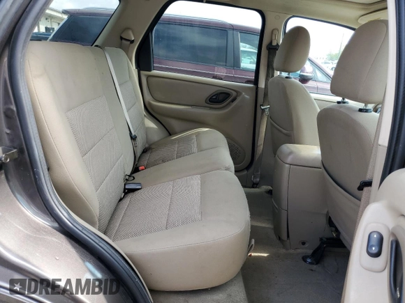 2006 Ford Escape XLT with VIN 1FMYU03Z86KB56863, listed as a Copart auction lot 72385544 with 111,800 mi miles and Salvage Title. Bid and sale history available at carsss.com. Image 11.