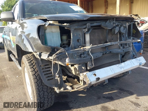 2005 Toyota Tacoma PreRunner with VIN 5TEKU72NX5Z024621, listed as a IAAI auction lot 40382089 with 180,080 mi miles. Bid and sale history available at carsss.com. Image 6.