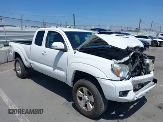 2014 Toyota Tacoma PreRunner z VIN 5TFTU4GN9EX055958, wystawiony jako IAAI lot #42335788 z przebiegiem 106 731 mil mil oraz . Historia ofert i sprzedaży dostępna na DreamBid. Obrazek 1.