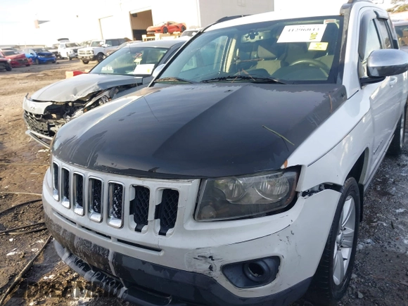 2015 Jeep Compass Sport with VIN 1C4NJCBB4FD343866, listed as a IAAI auction lot 41296043 with 176,664 mi miles. Bid and sale history available at carsss.com. Image 12.