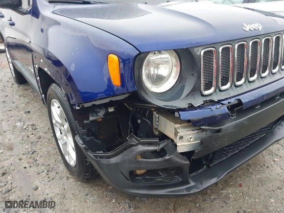2016 Jeep Renegade Latitude with VIN ZACCJABTXGPE39685, listed as a IAAI auction lot 41564279 with 218,915 mi miles. Bid and sale history available at carsss.com. Image 6.