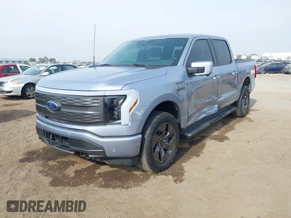 2022 Ford F-150 Lightning Pro z VIN 1FTVW1EL0NWG16234, wystawiony jako IAAI lot #41220079 z przebiegiem 40 541 mil mil oraz . Historia ofert i sprzedaży dostępna na DreamBid. Obrazek 19.