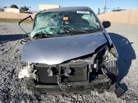 2018 Toyota Sienna L with VIN 5TDZZ3DC1JS956802, listed as a Copart auction lot 42245995 with 53,383 mi miles and Salvage Title. Bid and sale history available at DreamBid. Image 5.