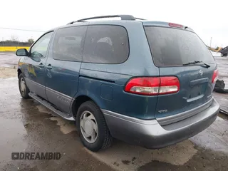 2001 Toyota Sienna LE with VIN 4T3ZF13C01U323995, listed as a IAAI auction lot 41472484 with 232,667 mi miles. Bid and sale history available at carsss.com. Image 3.
