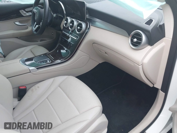 2022 Mercedes-Benz GLC 300 with VIN W1N0G8DB7NV397960, listed as a IAAI auction lot 42236088 with 18,100 mi miles and . Bid and sale history available at DreamBid. Image 5.