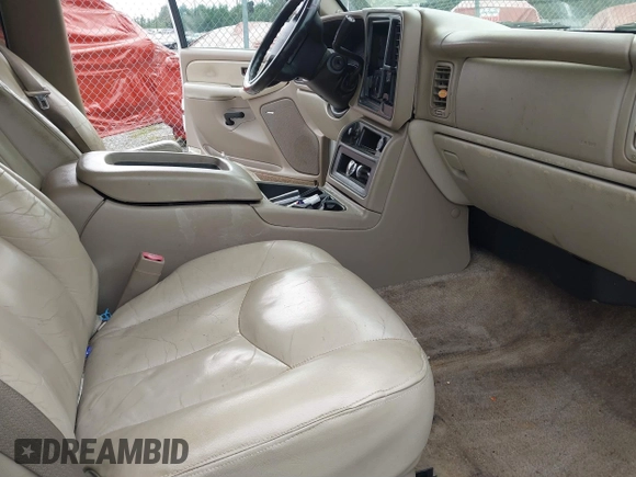 2003 Chevrolet Suburban LT z VIN 3GNFK16Z23G280270, wystawiony jako IAAI lot #41627119 z przebiegiem 246 282 mil mil oraz . Historia ofert i sprzedaży dostępna na DreamBid. Obrazek 5.