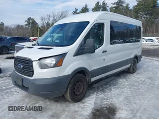 2018 Ford Transit Passenger XL z VIN 1FBZX2CMXJKA07321, wystawiony jako IAAI lot #41373858 z przebiegiem 197 135 mil mil oraz . Historia ofert i sprzedaży dostępna na DreamBid. Obrazek 20.