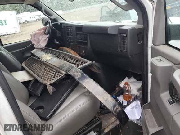 2019 Chevrolet Express Cargo z VIN 1GCWGBFG4K1185639, wystawiony jako Copart lot #88564825 z przebiegiem Nie podano mil oraz Szkoda całkowita • Salvage title. Historia ofert i sprzedaży dostępna na DreamBid. Obrazek 8.