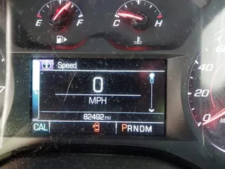 2018 Chevrolet Camaro 1LT z VIN 1G1FB1RS5J0101768, wystawiony jako IAAI lot #41990965 z przebiegiem 82 492 mil mil oraz . Historia ofert i sprzedaży dostępna na DreamBid. Obrazek 7.
