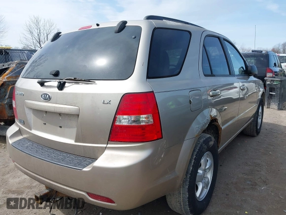 2009 Kia Sorento LX with VIN KNDJC735X95873640, listed as a IAAI auction lot 41918106 with 120,179 mi miles. Bid and sale history available at carsss.com. Image 4.