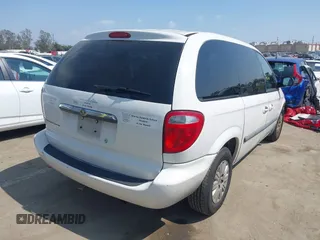 2007 Chrysler Town & Country with VIN 1A4GJ45R97B126697, listed as a IAAI auction lot 42180124 with 186,396 mi miles. Bid and sale history available at carsss.com. Image 4.