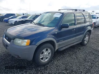 2002 Ford Escape XLT Choice with VIN 1FMYU04172KA40251, listed as a IAAI auction lot 41895889 with 214,935 mi miles and . Bid and sale history available at carsss.com. Image 2.