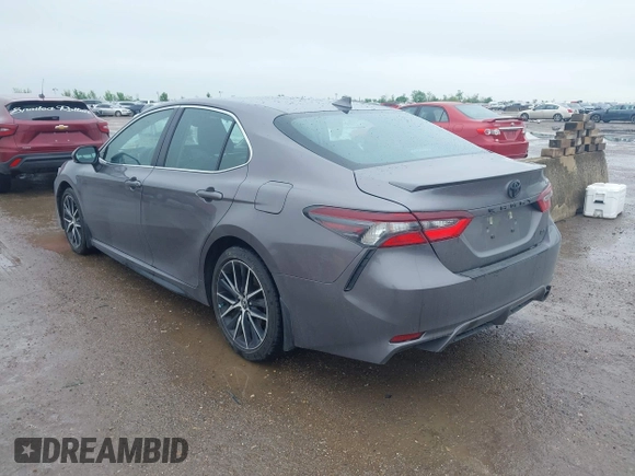 2023 Toyota Camry SE z VIN 4T1T11AK0PU084934, wystawiony jako IAAI lot #41962805 z przebiegiem 39 395 mil mil oraz . Historia ofert i sprzedaży dostępna na DreamBid. Obrazek 3.