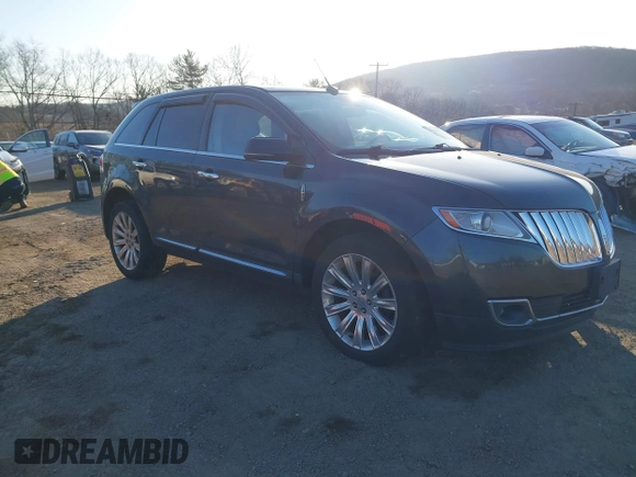 2013 Lincoln MKX with VIN 2LMDJ8JK1DBL28495, listed as a IAAI auction lot 41900565 with 132,511 mi miles. Bid and sale history available at carsss.com. Image 1.