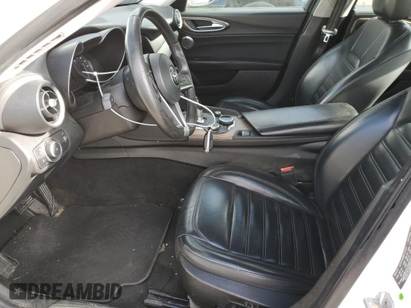 2017 Alfa Romeo Giulia Ti z VIN ZARFAECN2H7543175, wystawiony jako Copart lot #75932224 z przebiegiem 77 579 mil mil oraz Szkody całkowita. Historia ofert i sprzedaży dostępna na DreamBid. Obrazek 7.