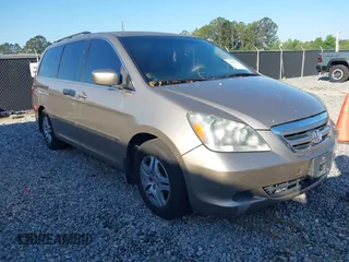 2006 Honda Odyssey EX with VIN 5FNRL38456B428213, listed as a IAAI auction lot 42036797 with 220,556 mi miles. Bid and sale history available at carsss.com. Image 1.
