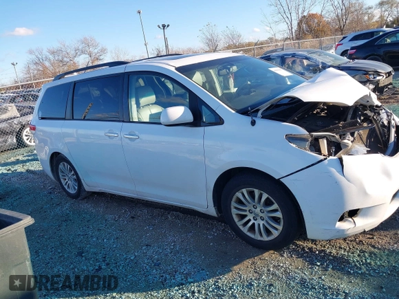 2013 Toyota Sienna XLE AAS z VIN 5TDYK3DC4DS305068, wystawiony jako IAAI lot #40909667 z przebiegiem 227 746 mil mil oraz . Historia ofert i sprzedaży dostępna na DreamBid. Obrazek 13.