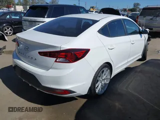 2020 Hyundai Elantra SE z VIN 5NPD74LF3LH503856, wystawiony jako IAAI lot #42320446 z przebiegiem 122 629 mil mil oraz . Historia ofert i sprzedaży dostępna na DreamBid. Obrazek 4.