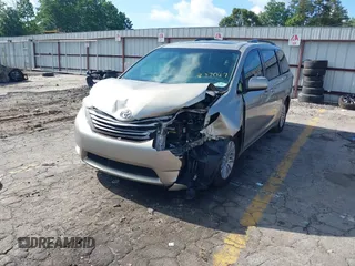 2017 Toyota Sienna XLE Auto Access Seat z VIN 5TDYZ3DC4HS837017, wystawiony jako IAAI lot #42237044 z przebiegiem 91 041 mil mil oraz . Historia ofert i sprzedaży dostępna na DreamBid. Obrazek 16.