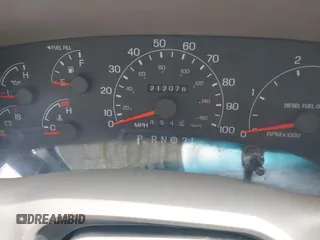 2000 Ford Super Duty F-250 XL with VIN 1FTNX21F9YED75853, listed as a IAAI auction lot 42152135 with 212,078 mi miles. Bid and sale history available at carsss.com. Image 7.