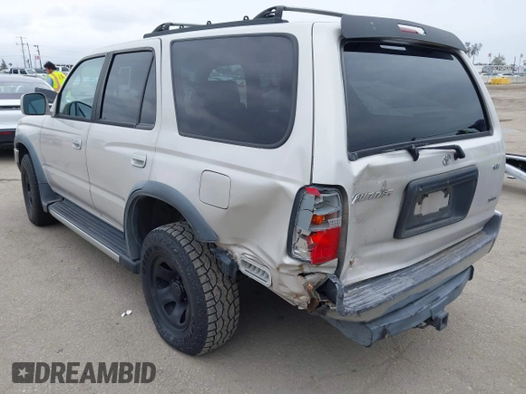 2000 Toyota 4Runner SR5 with VIN JT3GN86R1Y0139753, listed as a IAAI auction lot 42192055 with 178,459 mi miles and . Bid and sale history available at DreamBid. Image 3.