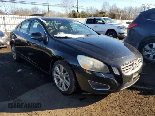 2012 Volvo S60 T6 z VIN YV1902FH0C2106726, wystawiony jako Copart lot #42192975 z przebiegiem 131 418 mil mil oraz Szkoda całkowita • Salvage title. Historia ofert i sprzedaży dostępna na DreamBid. Obrazek 4.
