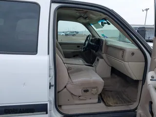 2001 Chevrolet Tahoe LT with VIN 1GNEC13T51R158637, listed as a IAAI auction lot 41718610 with 101,984 mi miles. Bid and sale history available at carsss.com. Image 5.