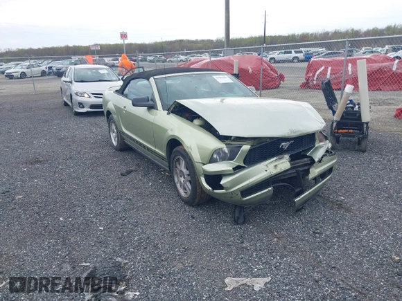2005 Ford Mustang Deluxe with VIN 1ZVFT84N755231944, listed as a IAAI auction lot 41986281 with 235,544 mi miles. Bid and sale history available at carsss.com. Image 1.