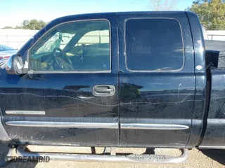 2005 GMC Sierra 2500HD SLT with VIN 1GTHK29U05E343089, listed as a IAAI auction lot 41189457 with 1 mi miles. Bid and sale history available at carsss.com. Image 14.