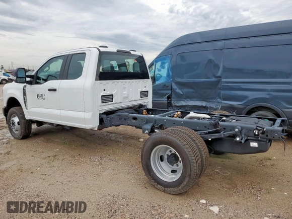 2025 Ford F-350 with VIN 1FD8X3HN8SEC33741, listed as a Copart auction lot 59874165 with Not provided miles and Salvage title. Bid and sale history available at DreamBid. Image 2.