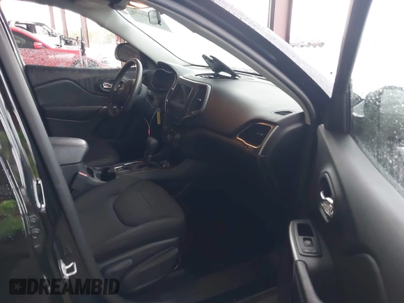 2020 Jeep Cherokee Latitude z VIN 1C4PJLCB1LD535765, wystawiony jako IAAI lot #41580618 z przebiegiem 56 040 mil mil oraz . Historia ofert i sprzedaży dostępna na DreamBid. Obrazek 5.