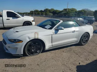 2019 Ford Mustang EcoBoost z VIN 1FATP8UH8K5162526, wystawiony jako IAAI lot #41846704 z przebiegiem 84 527 mil mil oraz . Historia ofert i sprzedaży dostępna na DreamBid. Obrazek 19.