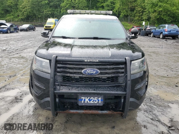 2016 Ford Police Interceptor Utility z VIN 1FM5K8AR8GGA97151, wystawiony jako Copart lot #58217185 z przebiegiem Nie podano mil oraz Szkoda całkowita • Salvage title. Historia ofert i sprzedaży dostępna na DreamBid. Obrazek 5.