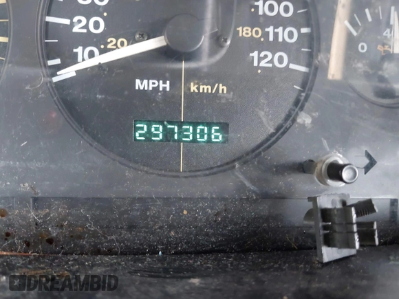 1997 Jeep Grand Cherokee Laredo with VIN 1J4GZ58S1VC603868, listed as a IAAI auction lot 42467813 with 297,306 mi miles and . Bid and sale history available at DreamBid. Image 7.