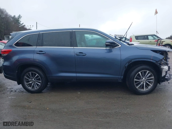 2019 Toyota Highlander SE with VIN 5TDJZRFH1KS959015, listed as a IAAI auction lot 41817317 with 98,365 mi miles. Bid and sale history available at carsss.com. Image 14.