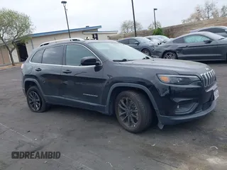 2019 Jeep Cherokee Latitude Plus z VIN 1C4PJLLB7KD129696, wystawiony jako IAAI lot #42001987 z przebiegiem 94 366 mil mil oraz . Historia ofert i sprzedaży dostępna na DreamBid. Obrazek 14.